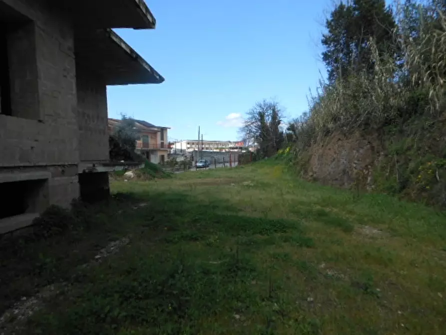 Immagine 10 di Locale commerciale in vendita  in VIA TAVERNA MELE a Calvi Risorta