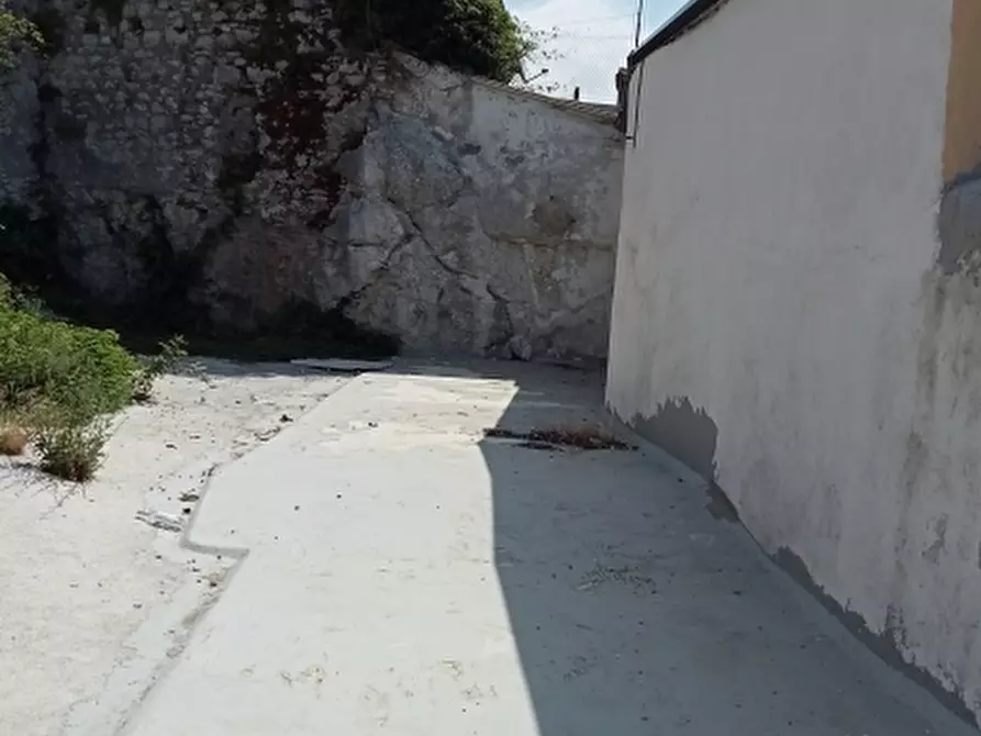 Immagine 3 di Terreno industriale in vendita  a Letino