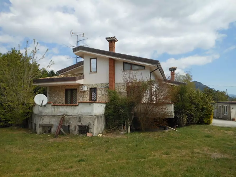 Immagine 1 di Villa in vendita  a Vairano Patenora