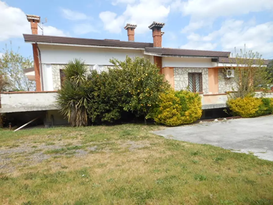 Immagine 5 di Villa in vendita  a Vairano Patenora