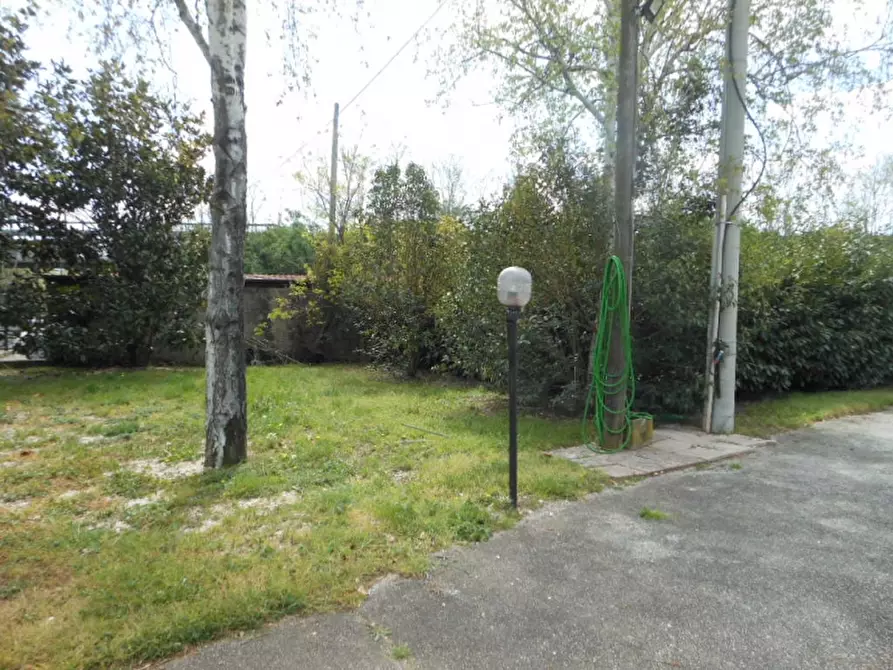 Immagine 9 di Villa in vendita  a Vairano Patenora