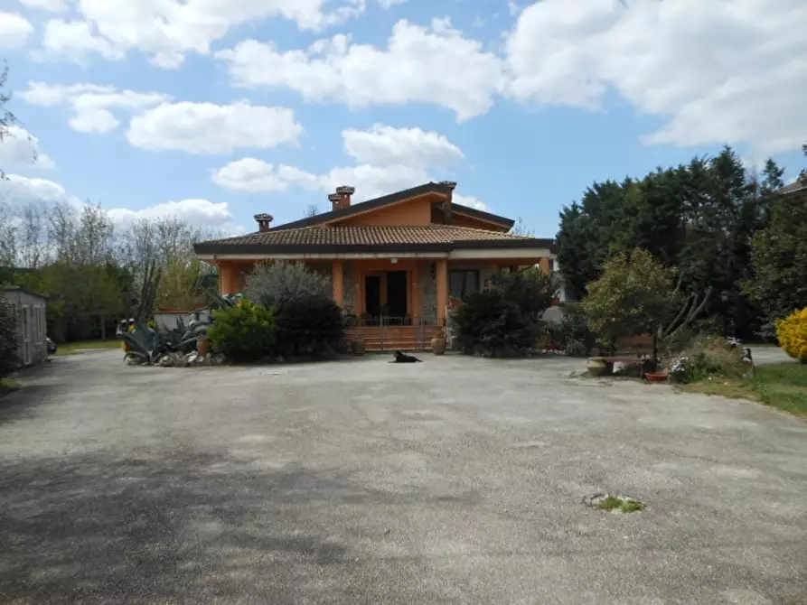 Immagine 10 di Villa in vendita  a Vairano Patenora