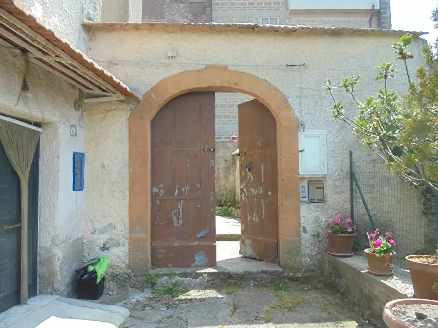 Immagine 2 di Casa indipendente in vendita  a Galluccio