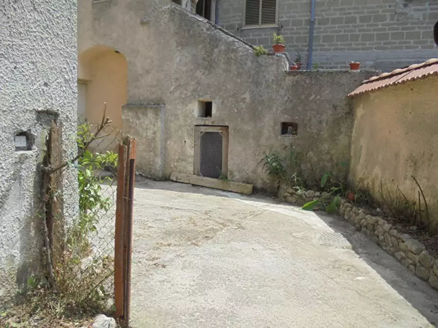 Immagine 3 di Casa indipendente in vendita  a Galluccio