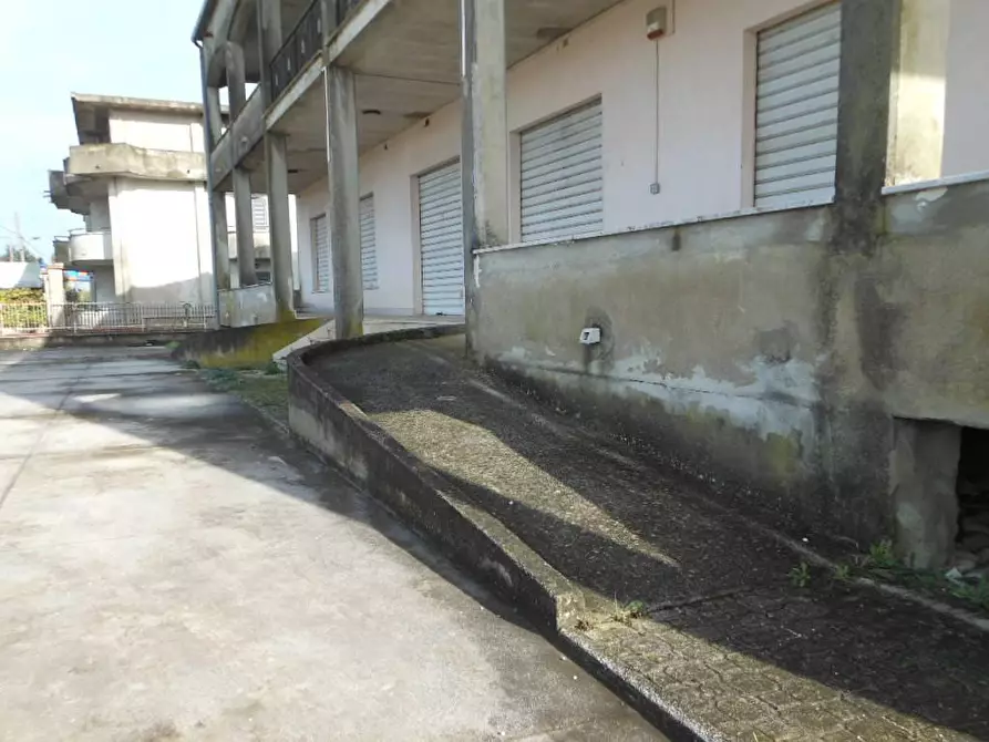 Immagine 6 di Negozio in vendita  in Via Montano a Caianello