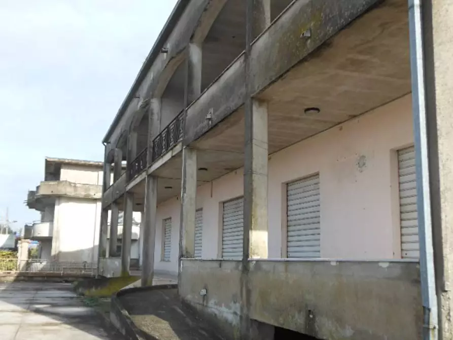 Immagine 3 di Negozio in vendita  in Via Montano a Caianello