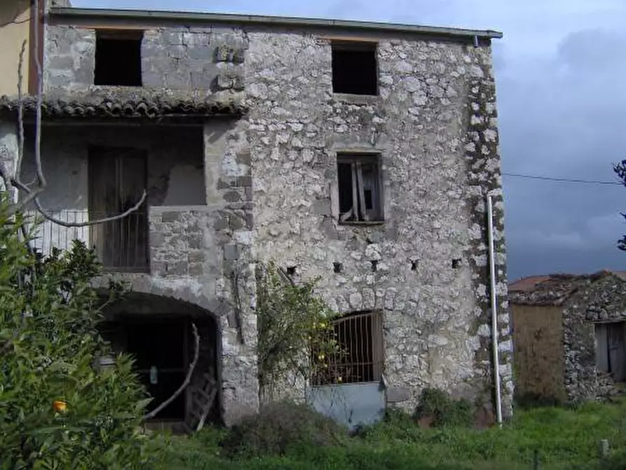 Immagine 1 di Palazzo in vendita  in via ernesto serio a Vairano Patenora