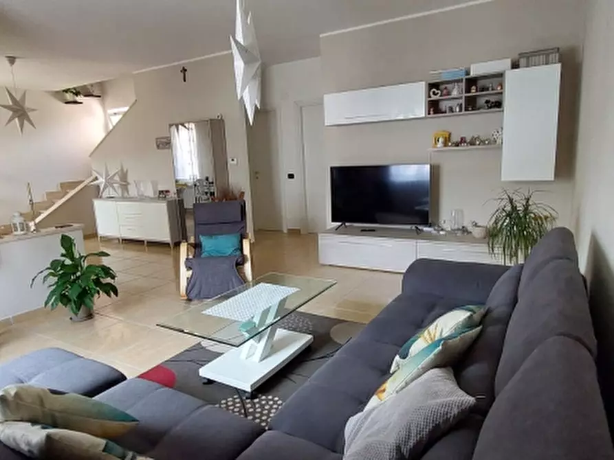 Immagine 10 di Villetta a schiera in vendita  a Vairano Patenora