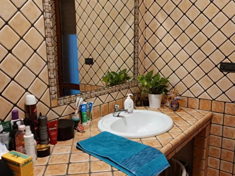 Immagine 9 di Casa indipendente in vendita  a Baia E Latina