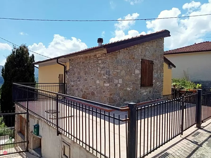 Immagine 1 di Appartamento in vendita  in Collecchia alta a Fivizzano