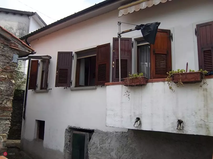 Immagine 2 di Casa bifamiliare in vendita  in Via Metti 6 a Podenzana