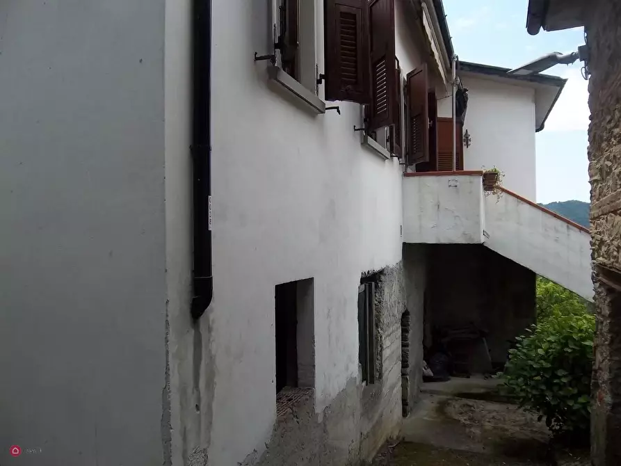 Immagine 4 di Casa bifamiliare in vendita  in Via Metti 6 a Podenzana