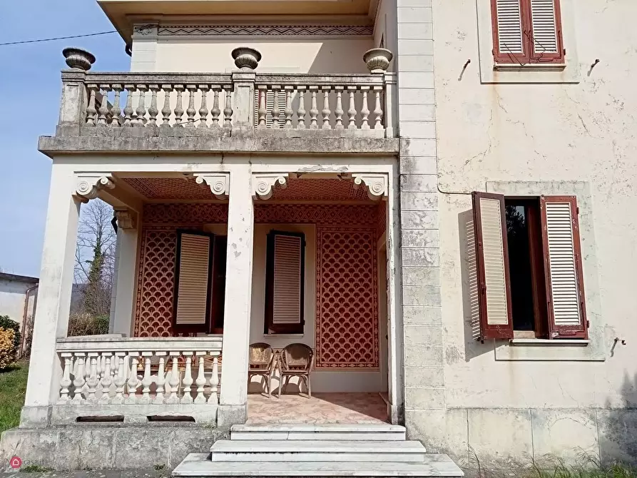 Immagine 2 di Villa in vendita  in Via Roma 212 a Tresana