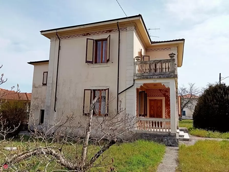 Immagine 3 di Villa in vendita  in Via Roma 212 a Tresana