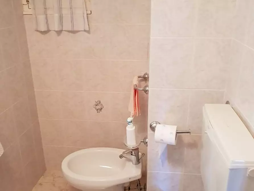 Immagine 19 di Casa bifamiliare in vendita  in dei piani a Zignago