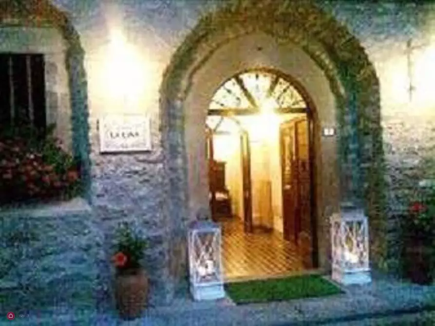 Immagine 2 di Casa indipendente in vendita  in Piazza Guglielmo Marconi a Bagnone