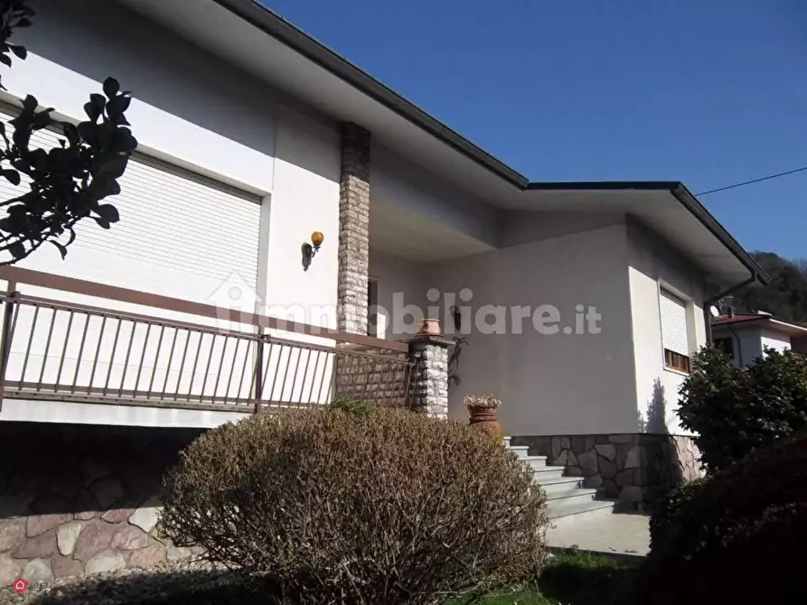 Immagine 2 di Villa in vendita  a Bagnone