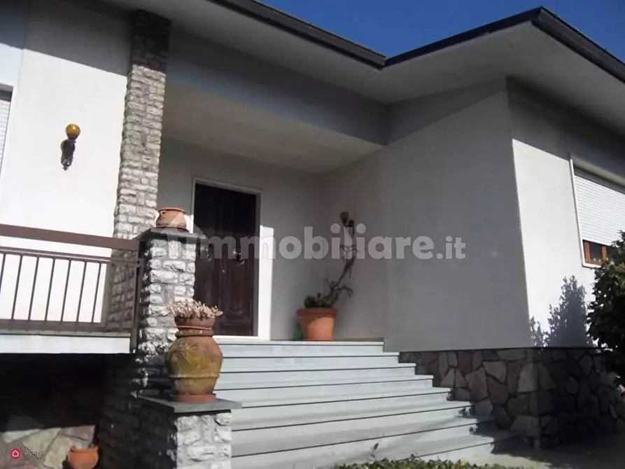 Immagine 3 di Villa in vendita  a Bagnone