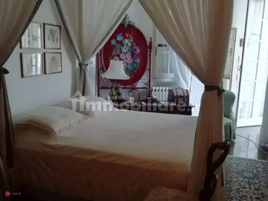 Immagine 17 di Villa in vendita  a Castelnuovo Magra
