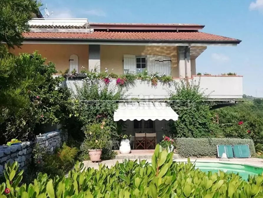 Immagine 2 di Villa in vendita  a Castelnuovo Magra