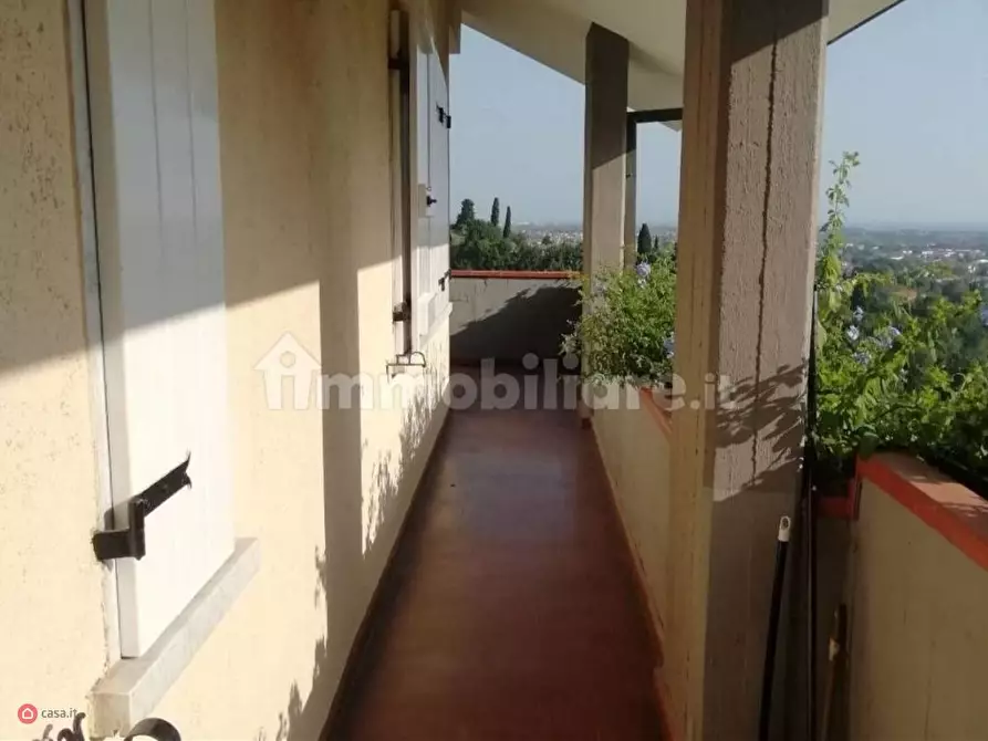 Immagine 3 di Villa in vendita  a Castelnuovo Magra