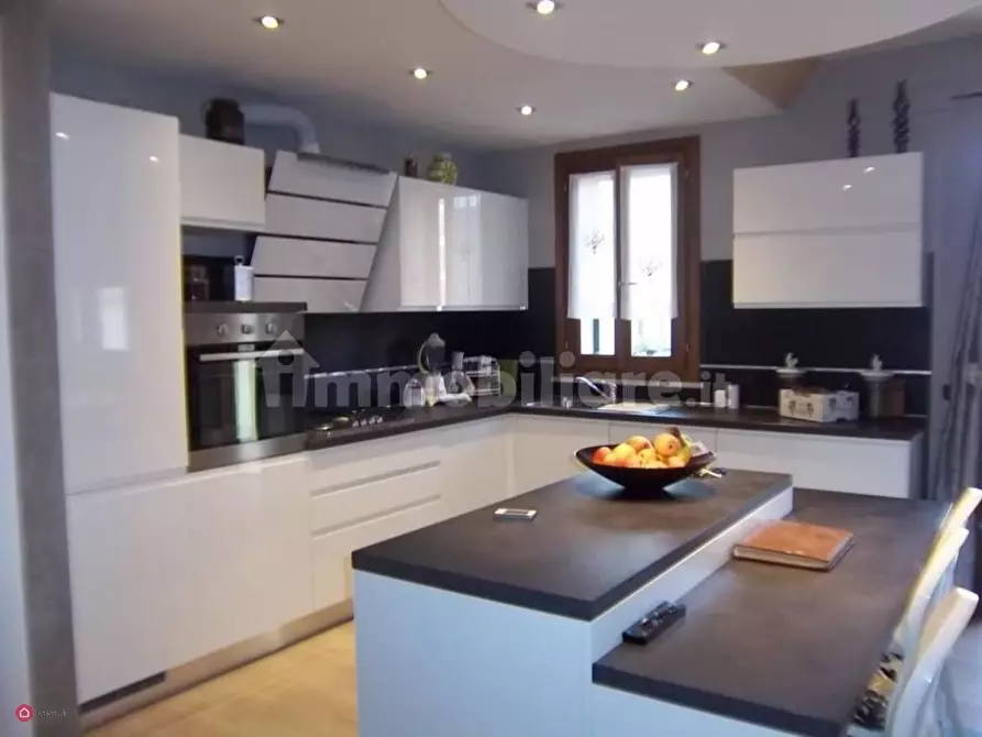 Immagine 5 di Appartamento in vendita  a Sarzana