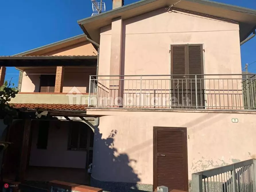 Immagine 2 di Villa in vendita  a Bagnone