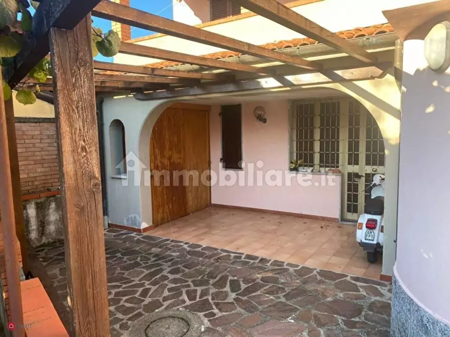 Immagine 4 di Villa in vendita  a Bagnone