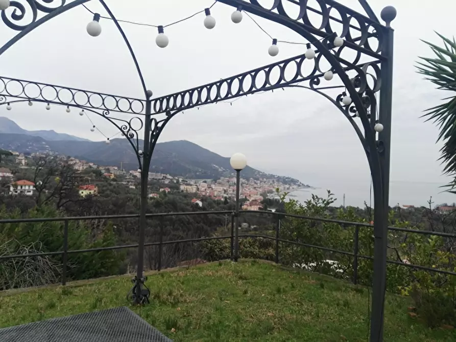 Immagine 1 di Villa in vendita  in Via Natta a Celle Ligure