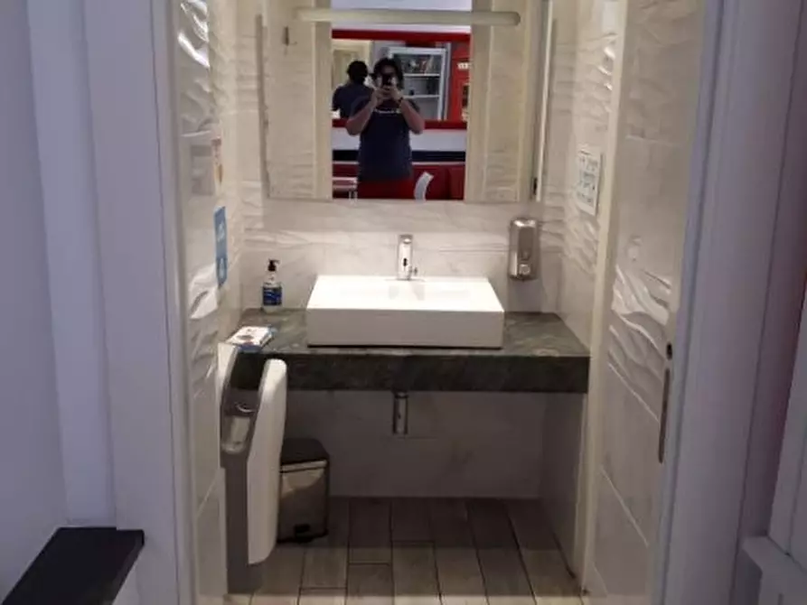 Immagine 12 di Bar / Ristorante in vendita  a Celle Ligure