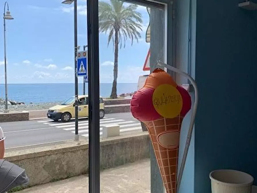 Immagine 21 di Attività commerciale in vendita  in via aurelia di ponente 48 a Cogoleto