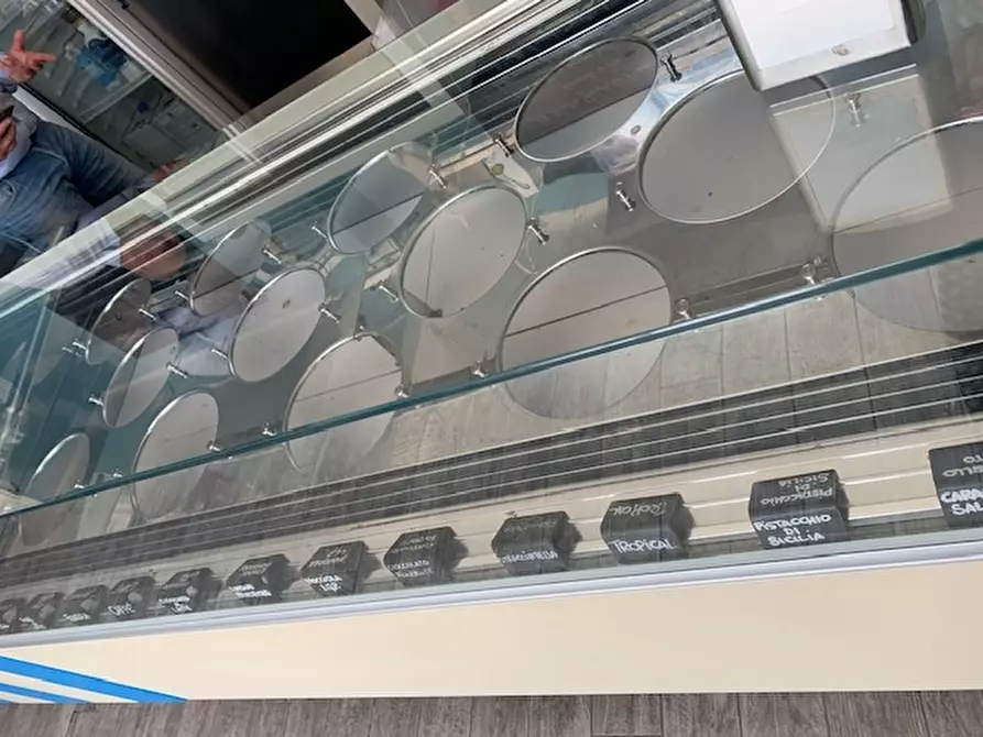 Immagine 5 di Attività commerciale in vendita  in via aurelia di ponente 48 a Cogoleto