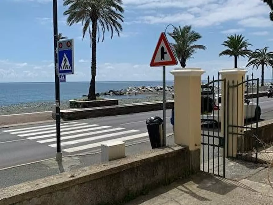 Immagine 7 di Attività commerciale in vendita  in via aurelia di ponente 48 a Cogoleto