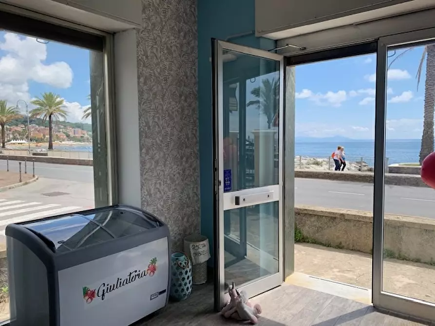 Immagine 9 di Attività commerciale in vendita  in via aurelia di ponente 48 a Cogoleto