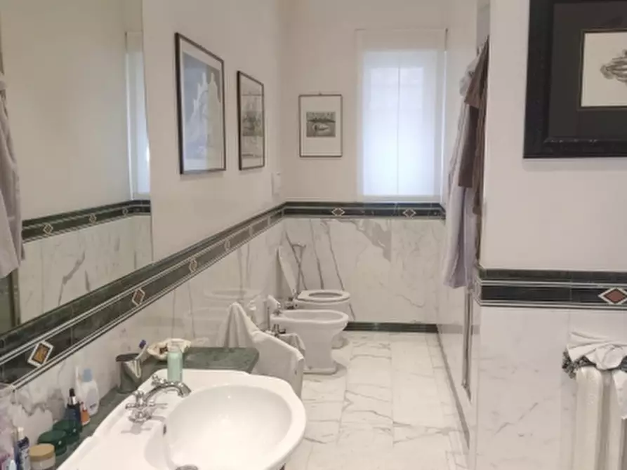 Immagine 12 di Appartamento in vendita  a Savona