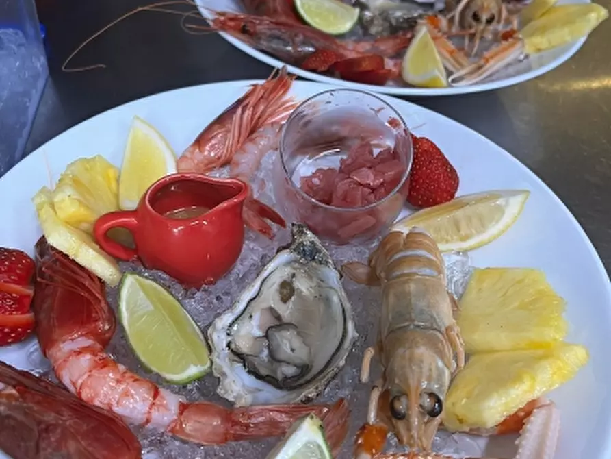 Immagine 2 di Bar / Ristorante in vendita  in piazza del popolo a Celle Ligure