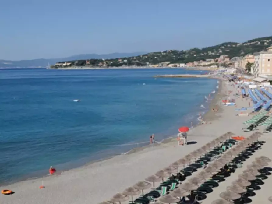 Immagine 2 di Appartamento in vendita  a Varazze