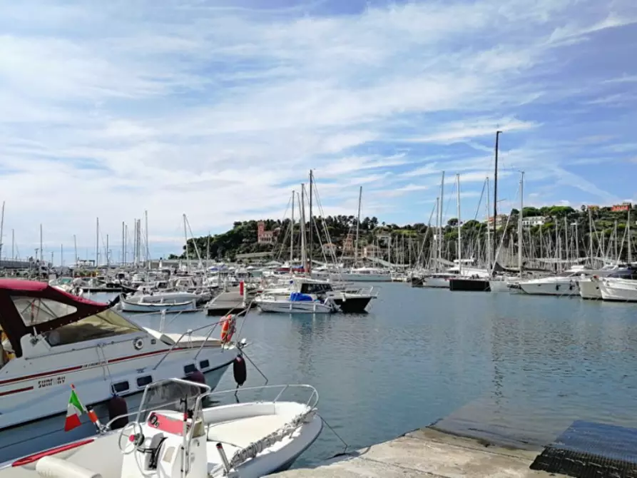 Immagine 4 di Appartamento in vendita  a Varazze