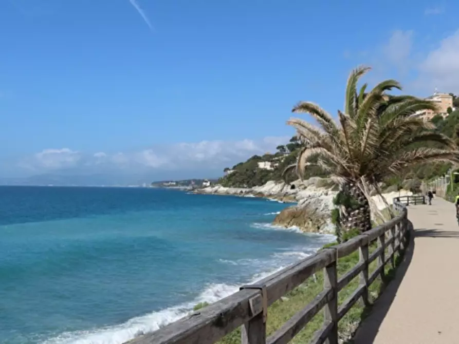 Immagine 7 di Appartamento in vendita  a Varazze