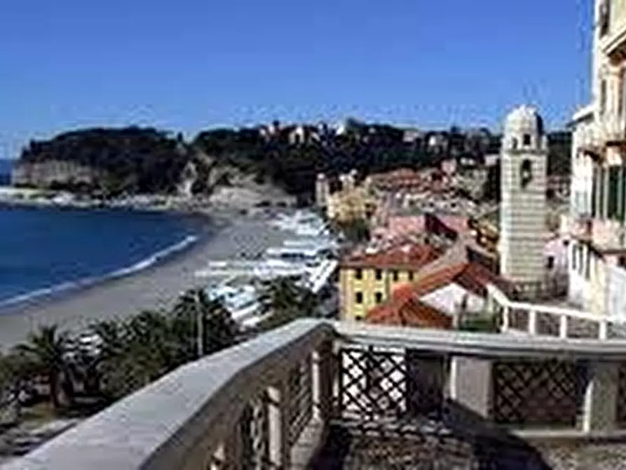 Immagine 3 di Appartamento in vendita  a Celle Ligure