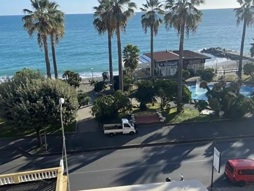 Immagine 33 di Appartamento in vendita  in VIA CAIROLI a Varazze