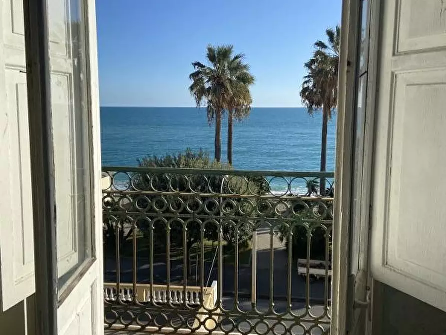 Immagine 2 di Appartamento in vendita  in VIA CAIROLI a Varazze