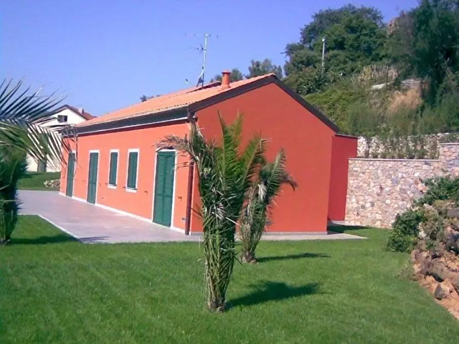 Immagine 1 di Villa in vendita  in via laiolo a Spotorno