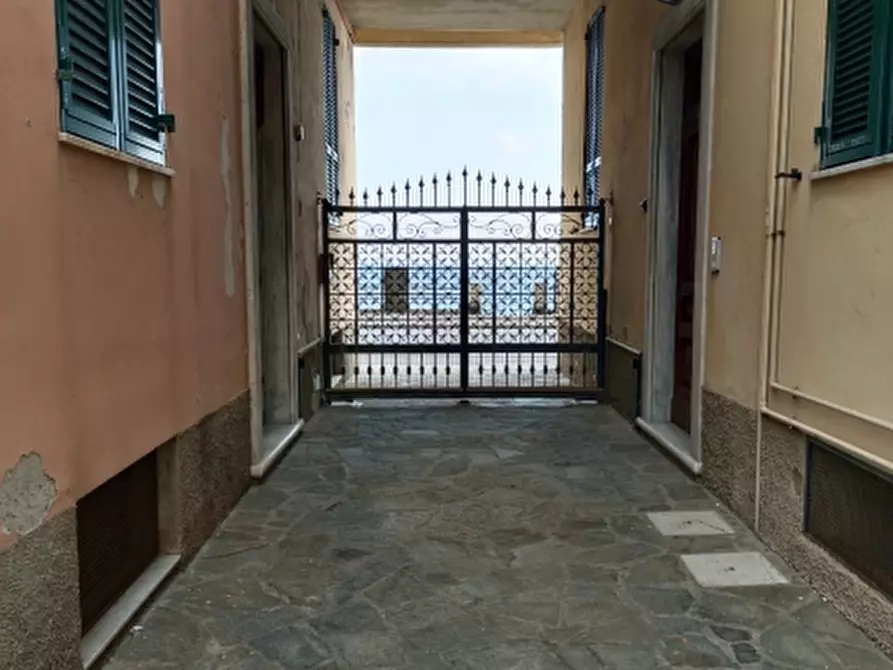 Immagine 2 di Appartamento in vendita  in Via Santa Caterina 41 a Varazze