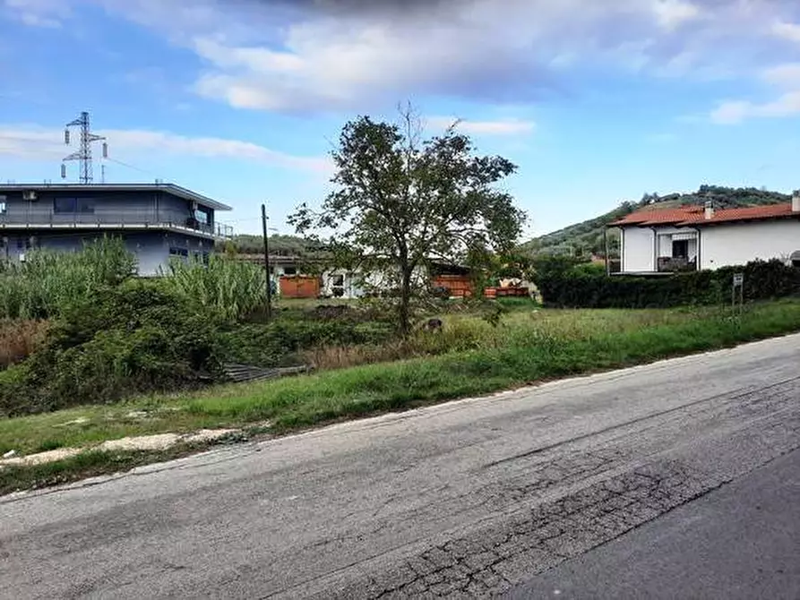 Immagine 1 di Terreno residenziale in vendita  in Strada Statale di Manoppello 26 a Manoppello