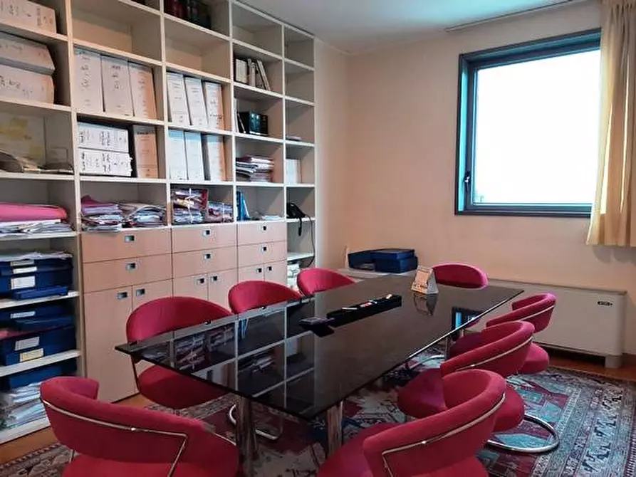 Immagine 1 di Ufficio in affitto  in Via Giuseppe Misticoni 5 a Pescara