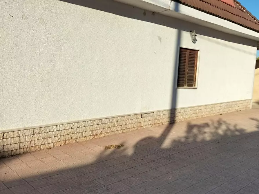 Immagine 2 di Villa in vendita  a Bari