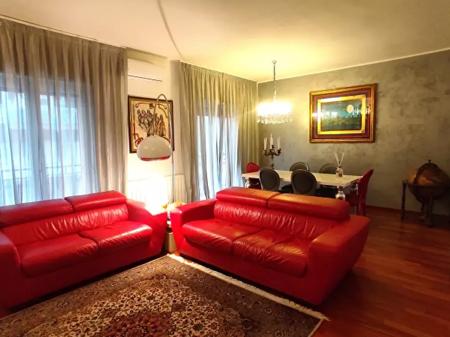 Immagine 2 di Appartamento in vendita  a Bari