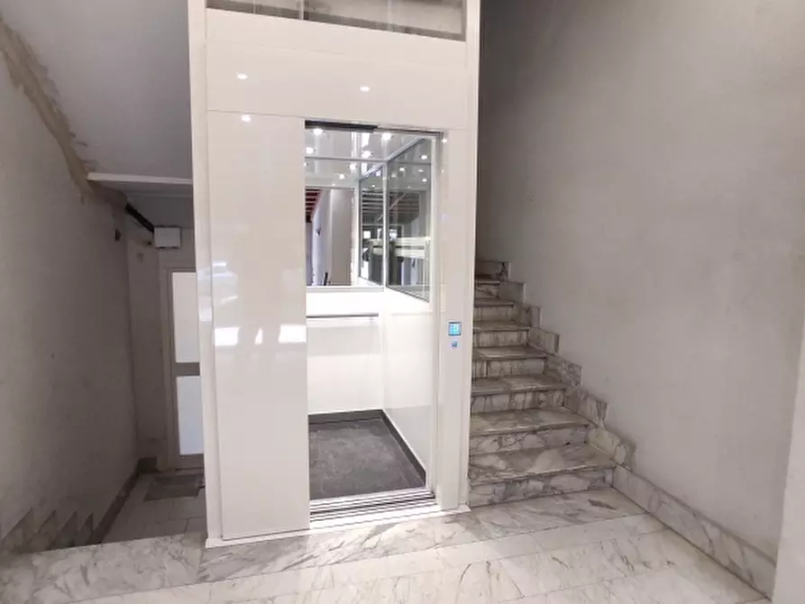 Immagine 18 di Appartamento in vendita  a Bari