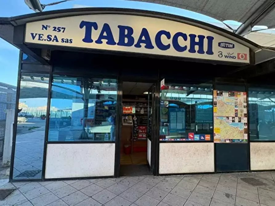 Immagine 1 di Attività commerciale in vendita  a Bari
